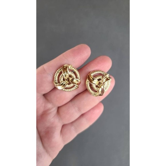 Lisner Gold Screwback Earrings - Picture 2 of 10